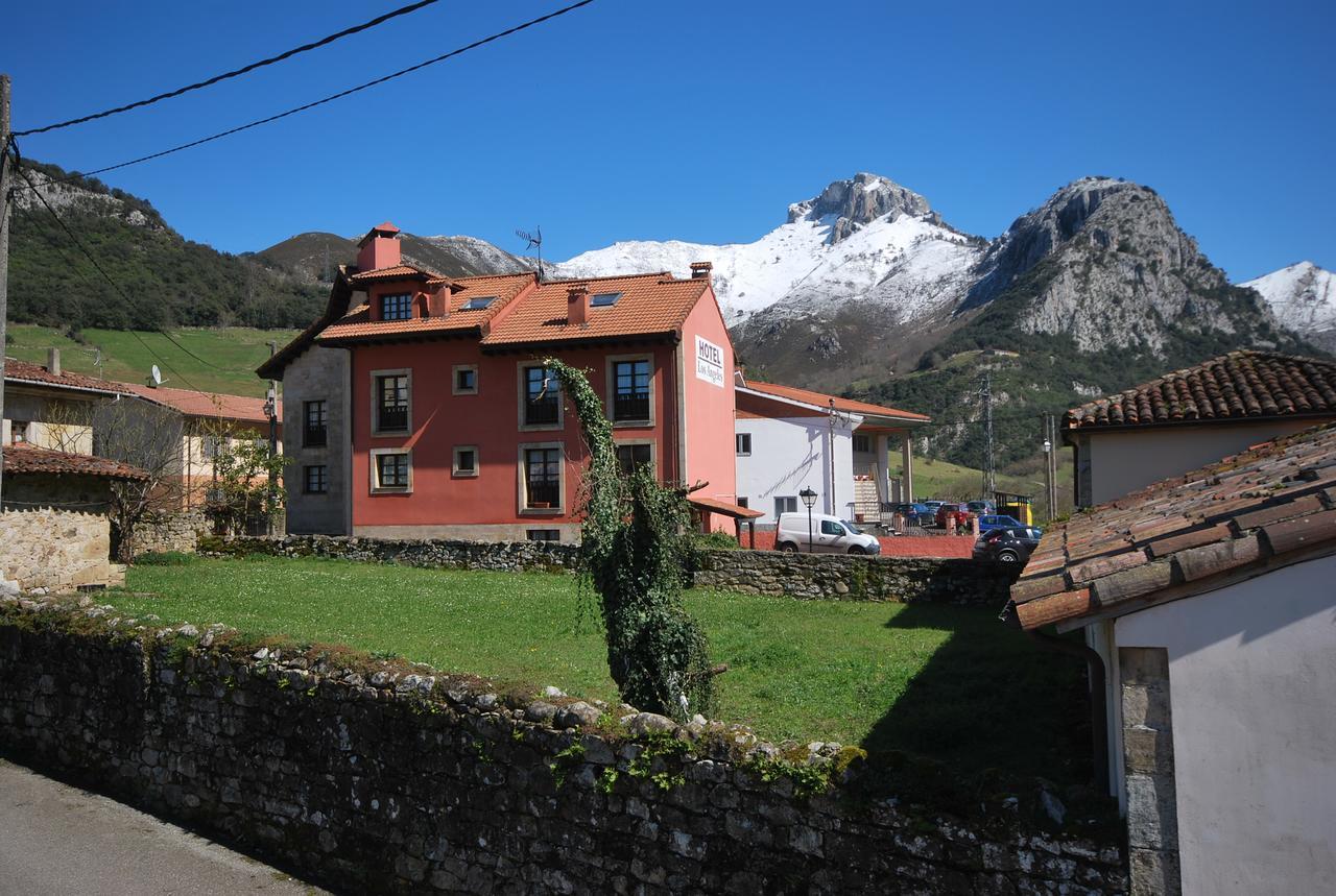 Hotel Los Ángeles Arenas De Cabrales Exterior foto